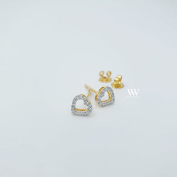 heart shaped ear studs made with 18 karat gold set with high quality round brilliant diamond.