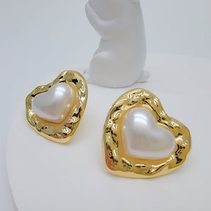 Oyster Kiss Studs – Heart-Shaped Pearl & Gold Statement Earrings – Wava Chic
