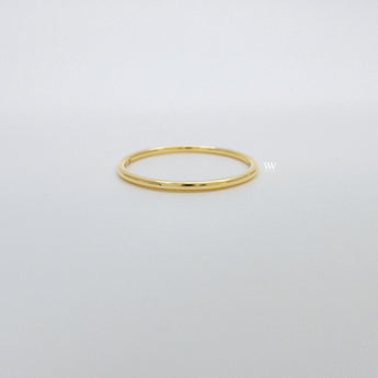 Plain solid gold ring made with 18 karat gold.