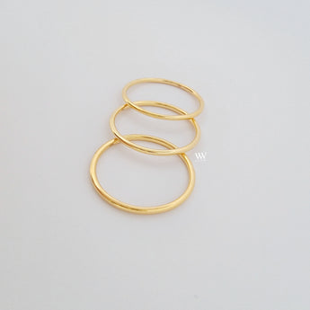 Plain solid gold ring made with 18 karat gold.