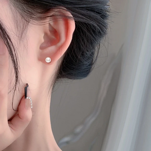 Perlina ScrewBack Midi – Gold-Plated S999 Silver Earrings with Freshwater Pearl - Wava Chic